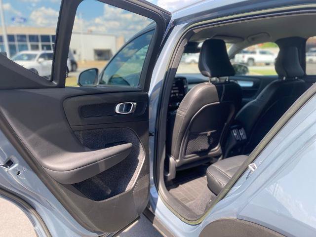 Used 2022 Volvo XC40 T5 Momentum AWD/4WD image 26