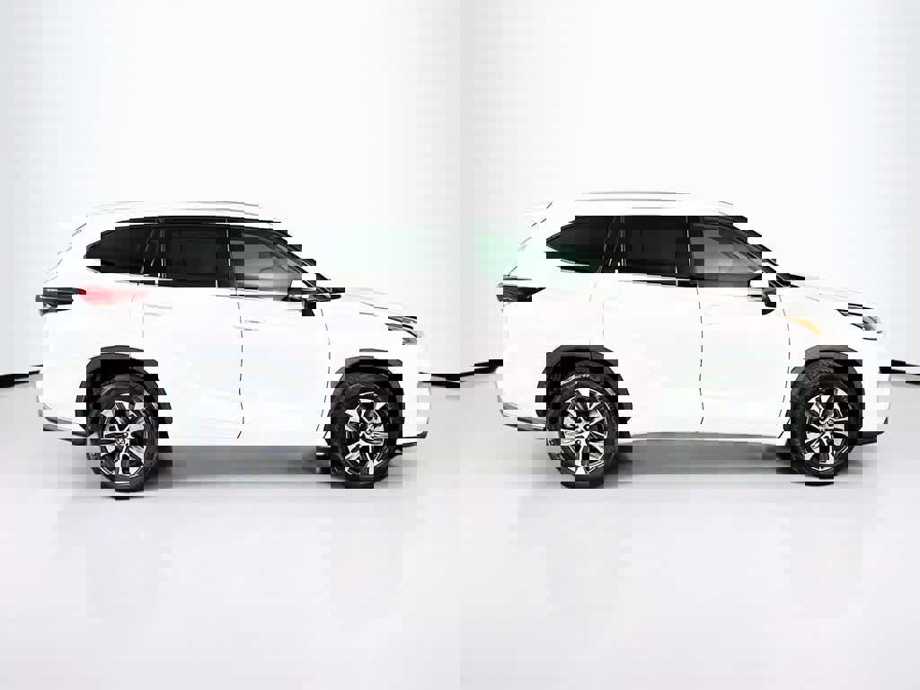 Used 2020 Toyota Highlander XLE image 6