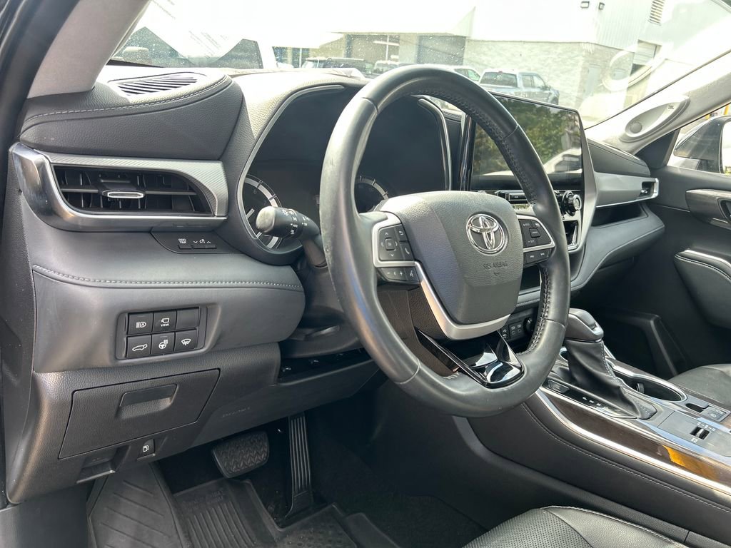 Used 2022 Toyota Highlander Platinum FWD image 10