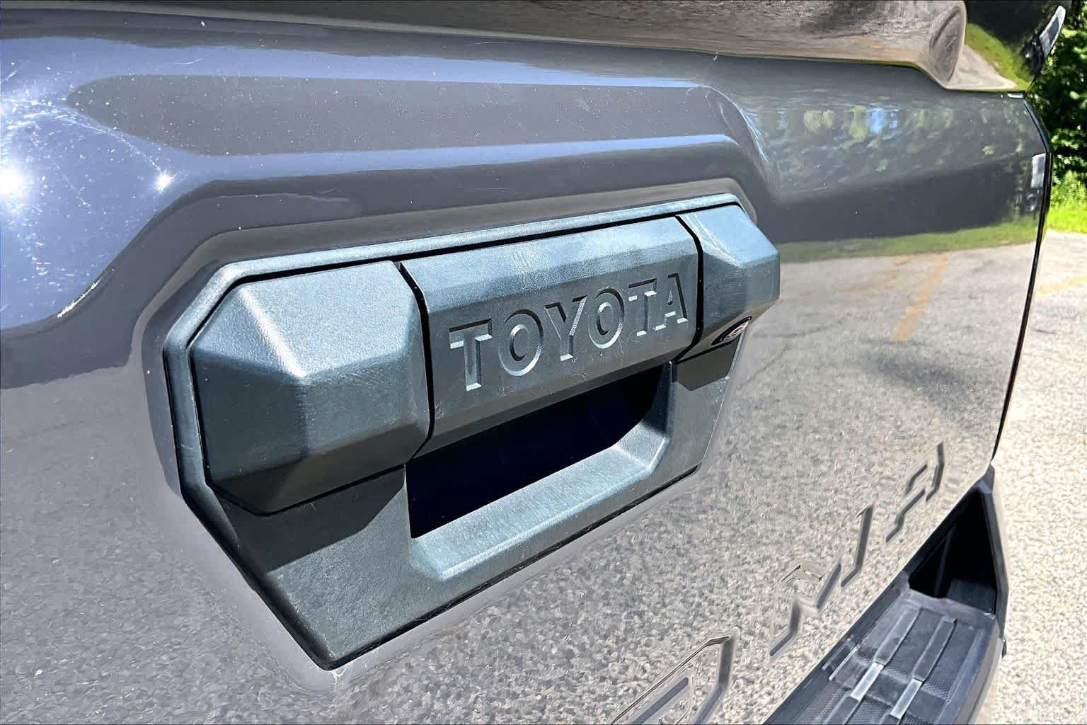 Used 2024 Toyota Tacoma TRD Off-Road w/ TRD Off Road Upgrade Package AWD/4WD image 33