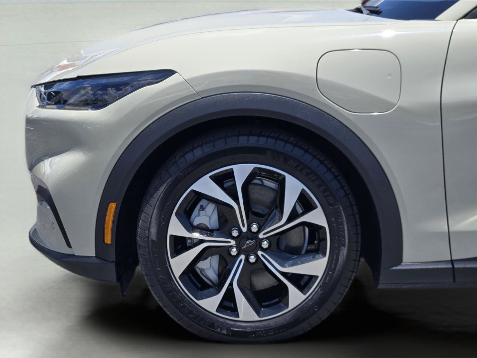 Certified 2025 Ford Mustang Mach-E Select RWD image 9