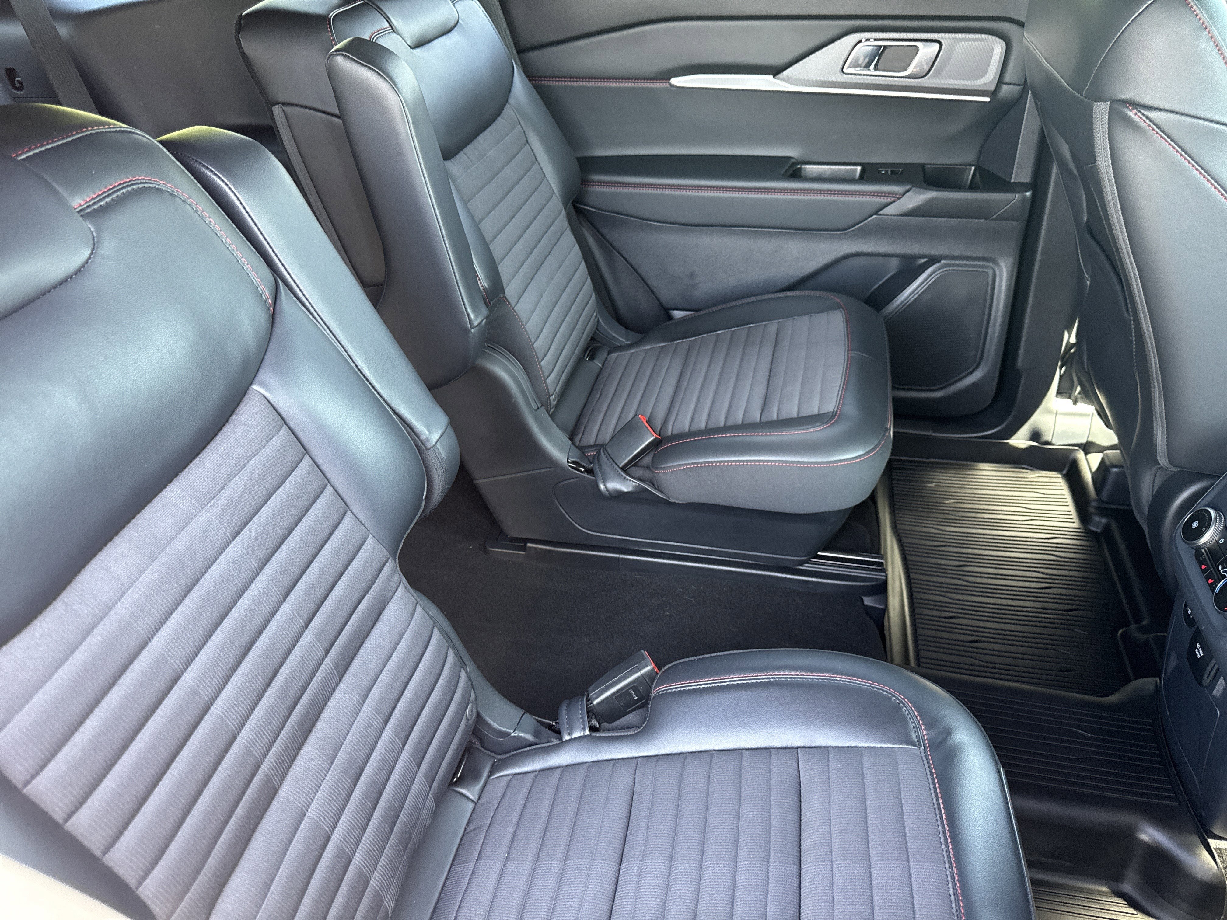 Certified 2025 Ford Explorer ST-Line w/ Premium Package RWD image 19