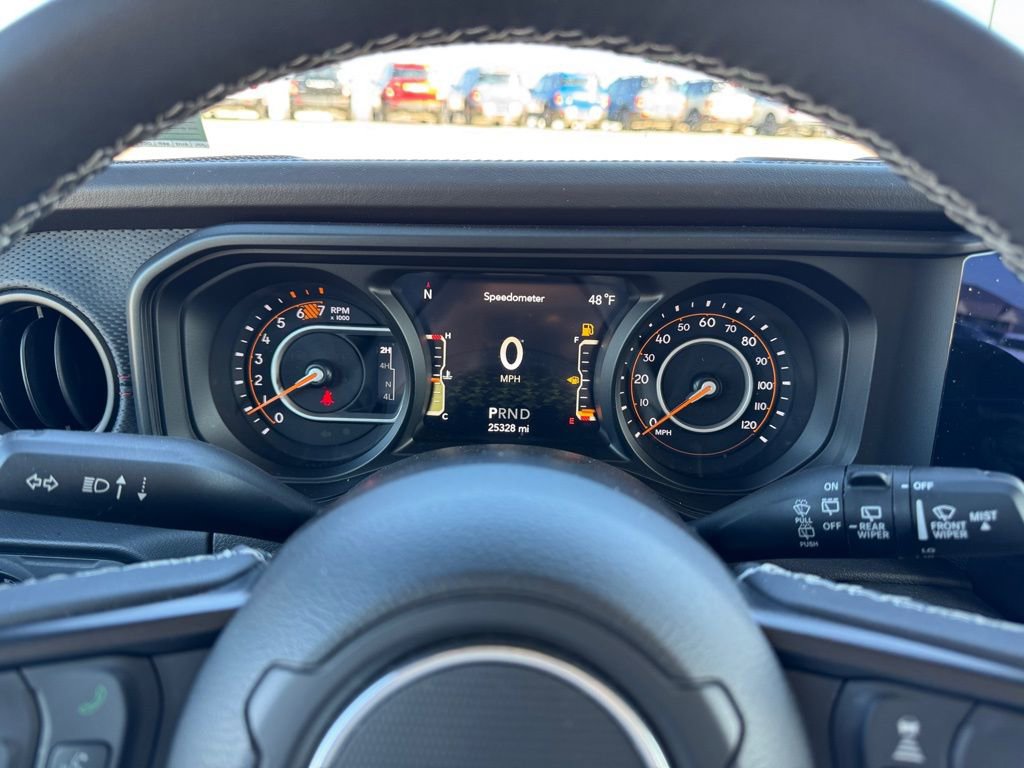 Used 2025 Jeep Wrangler Unlimited Rubicon AWD/4WD image 16