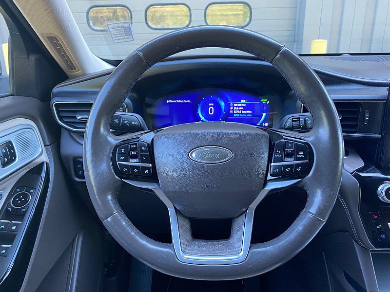 Certified 2023 Ford Explorer Platinum w/ Technology Package AWD/4WD image 19