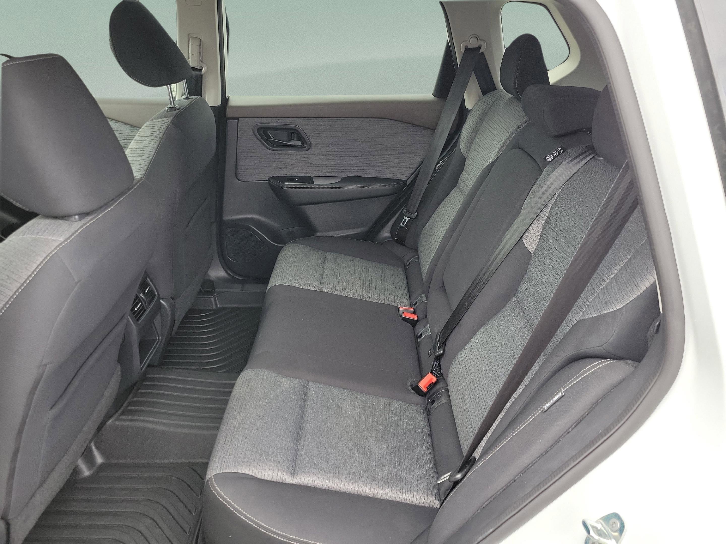 Used 2021 Nissan Rogue S image 6