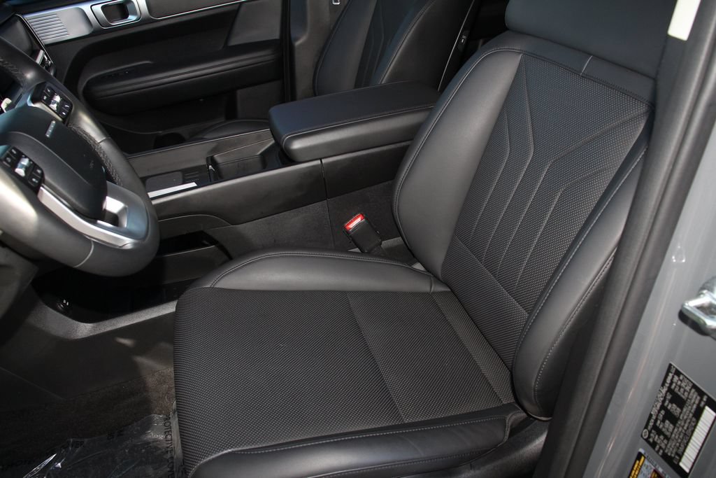 Used 2025 Hyundai Santa Fe SEL FWD image 23