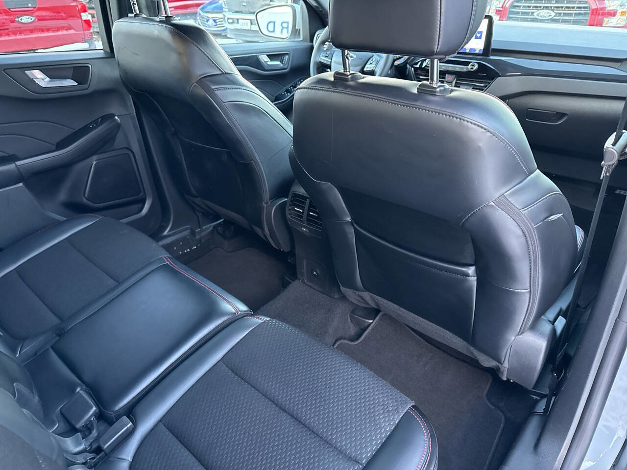 Certified 2025 Ford Escape ST-Line Select AWD/4WD image 16