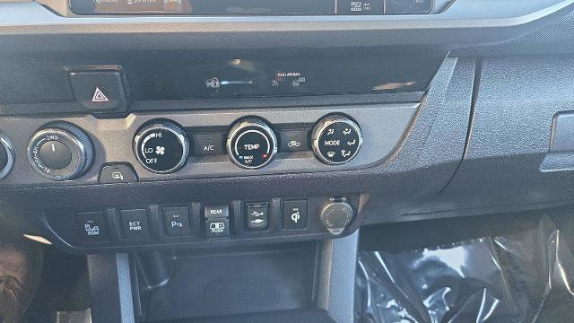 Used 2018 Toyota Tacoma TRD Off-Road w/ Technology Package image 28