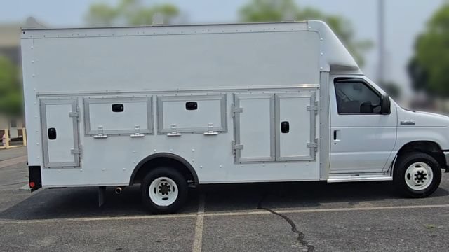 Certified 2017 Ford E-450 and Econoline 450 Super Duty w/ Power Windows & Locks Group RWD image 2