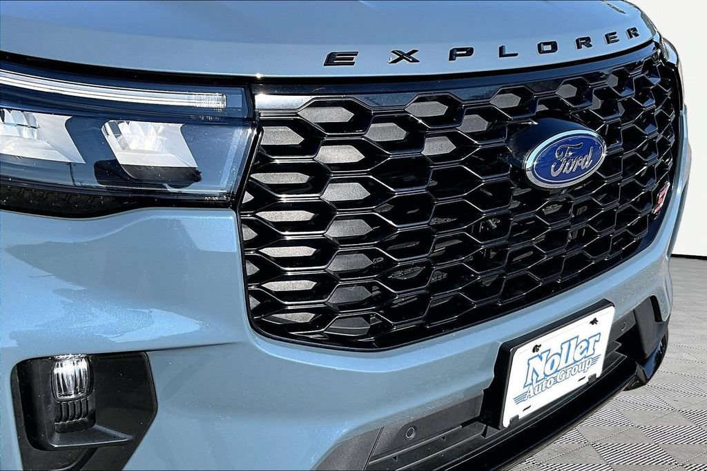 Certified 2025 Ford Explorer ST AWD/4WD image 29