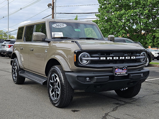 Certified 2025 Ford Bronco Outer Banks AWD/4WD image 2