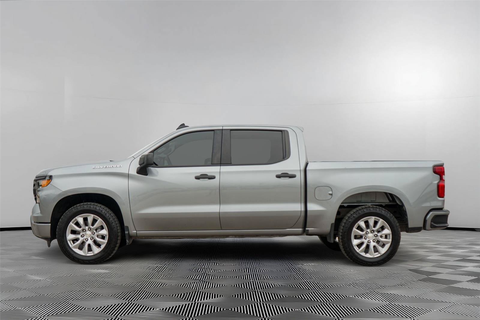 Used 2023 Chevrolet Silverado 1500 Custom RWD image 7
