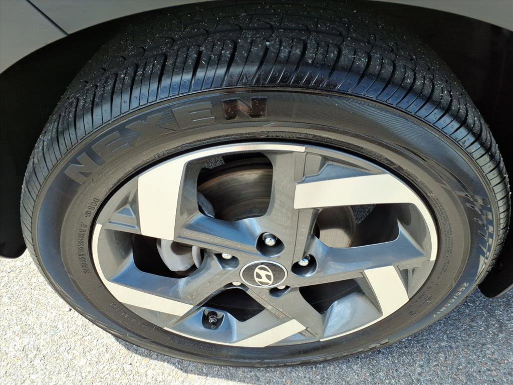 Used 2022 Hyundai Venue SEL FWD image 4