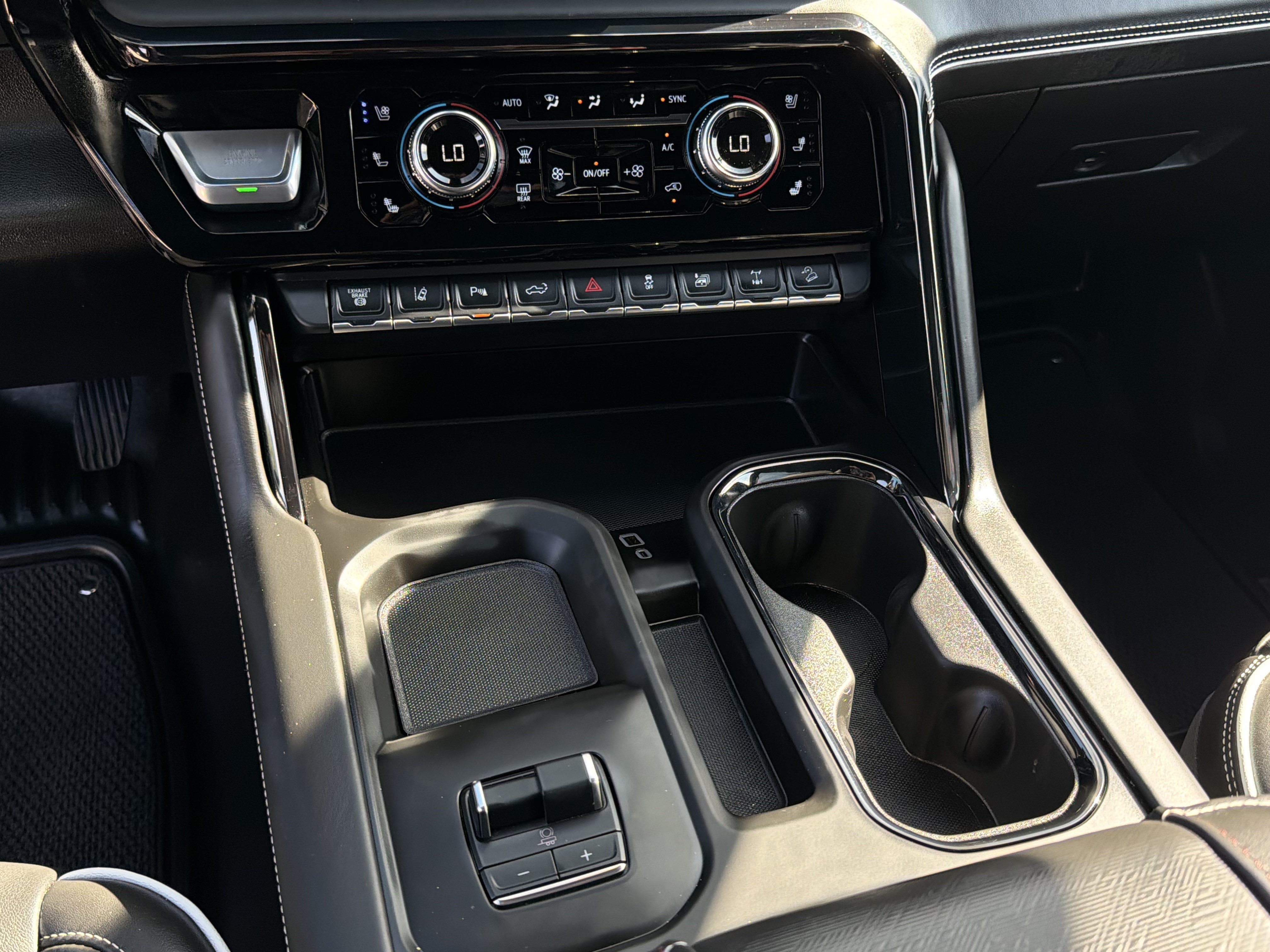 Used 2025 GMC Sierra 2500 AT4X AWD/4WD image 21
