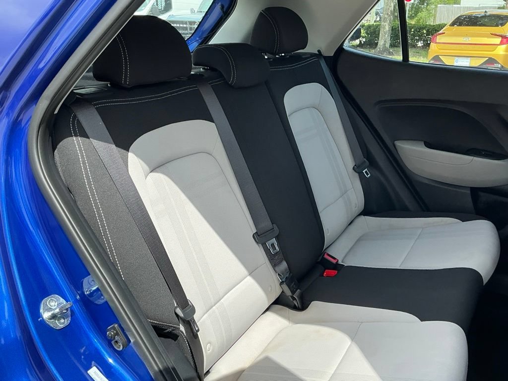 Used 2025 Hyundai Venue SEL FWD image 17