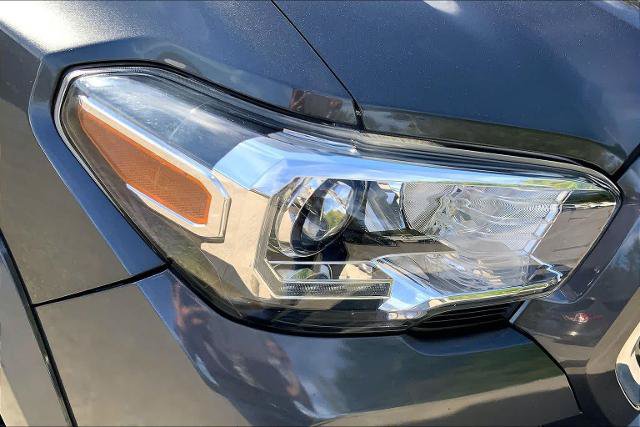 Used 2017 Toyota Tacoma TRD Sport w/ Premium & Technology Package AWD/4WD image 27