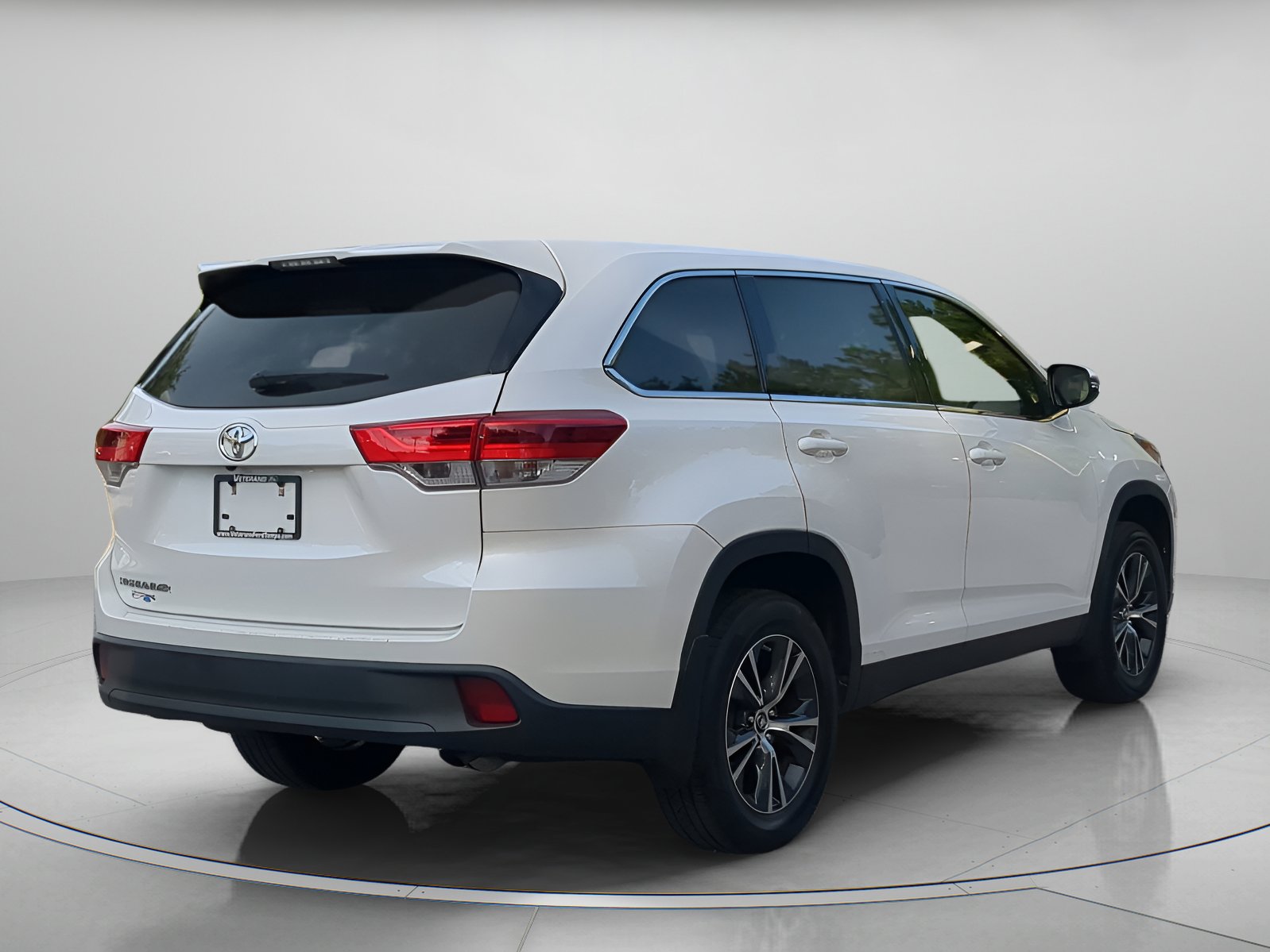 Used 2019 Toyota Highlander LE FWD image 40