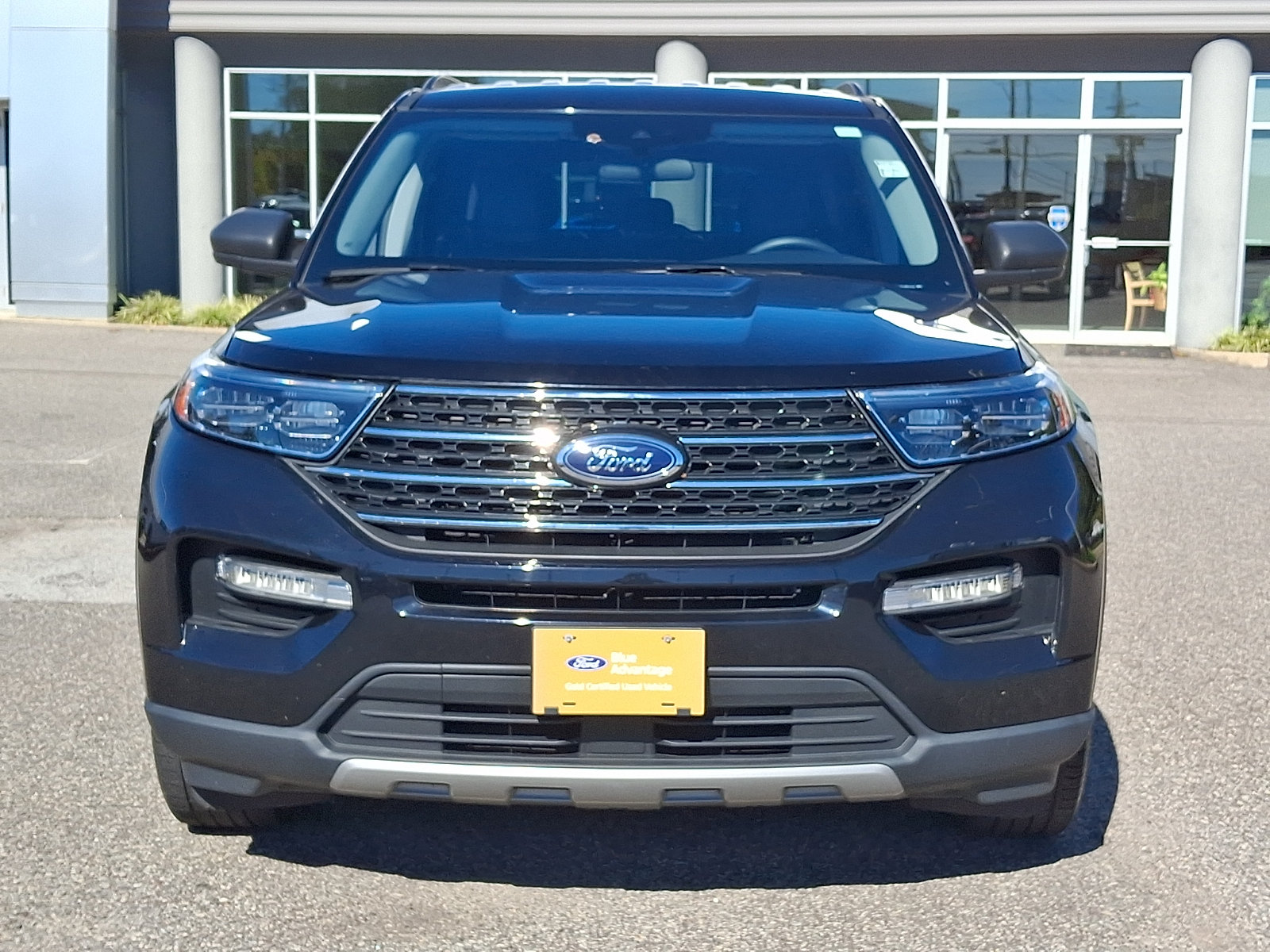 Certified 2023 Ford Explorer XLT w/ Equipment Group 202A AWD/4WD image 3