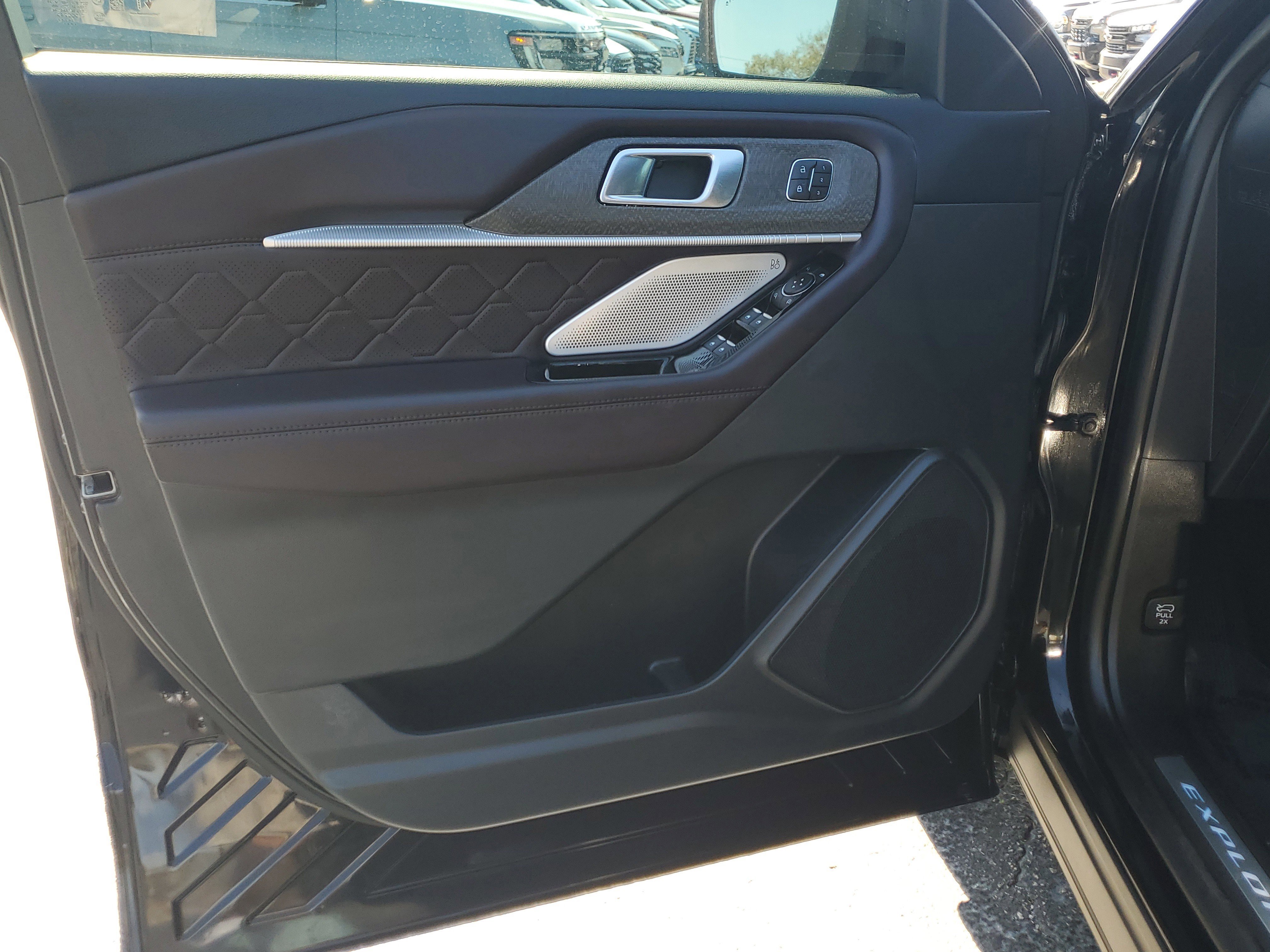 Certified 2025 Ford Explorer Platinum w/ Ultimate Package image 20