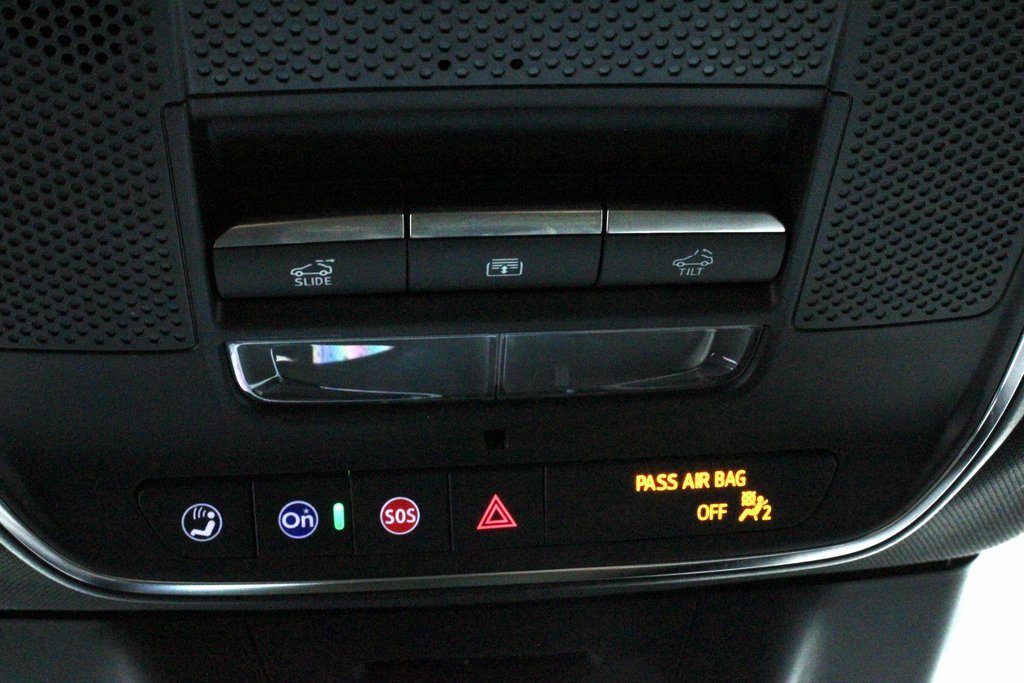 Used 2025 Chevrolet Equinox EV RS w/ LPO, Trailering Package image 24