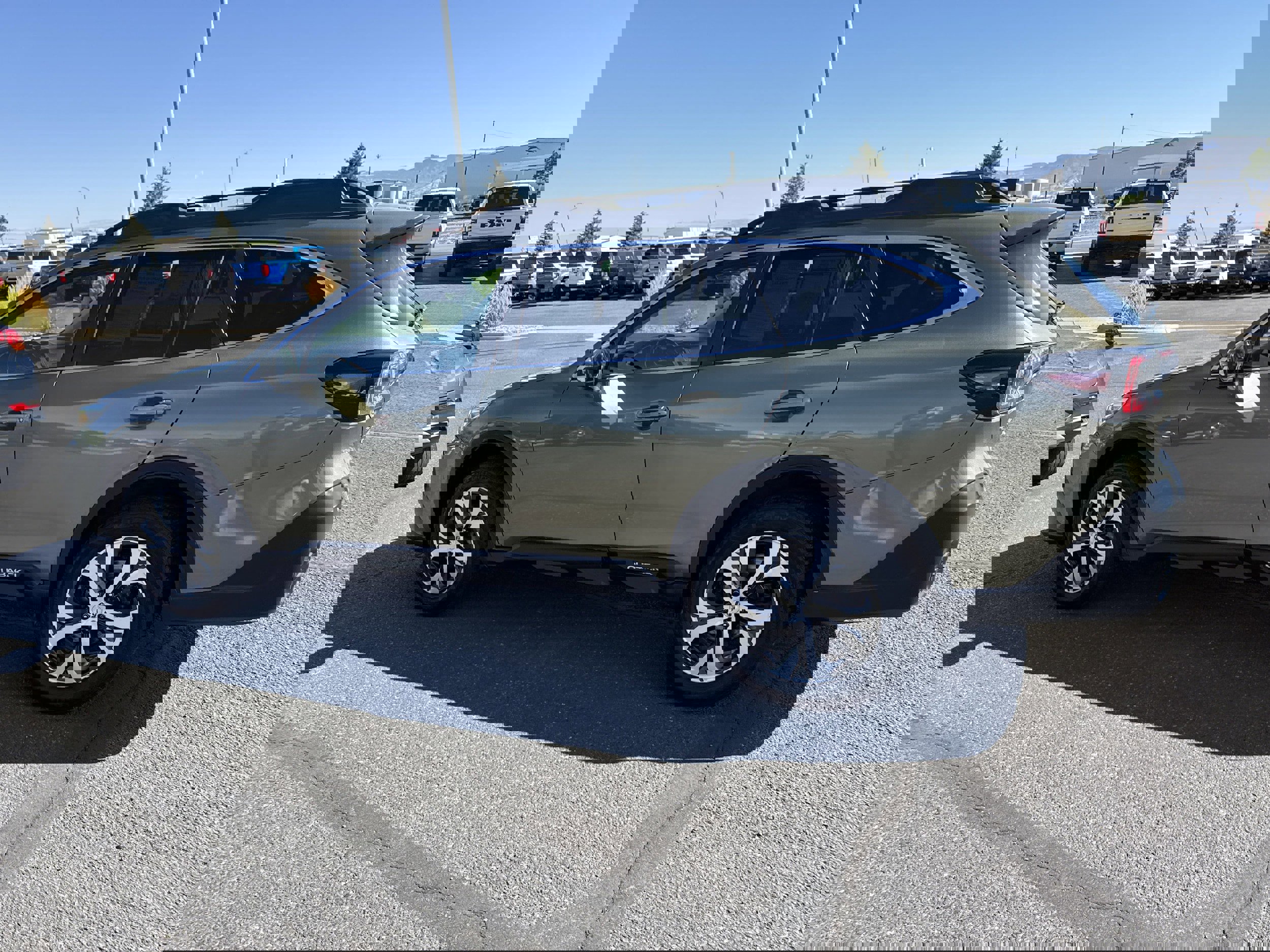 Used 2021 Subaru Outback Limited w/ Popular Package #2 image 3