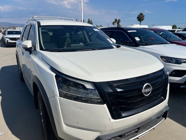 Used 2023 Nissan Pathfinder SL w/ Lighting Package (N92) FWD image 2