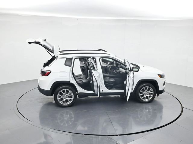 Used 2023 Jeep Compass Latitude AWD/4WD image 45