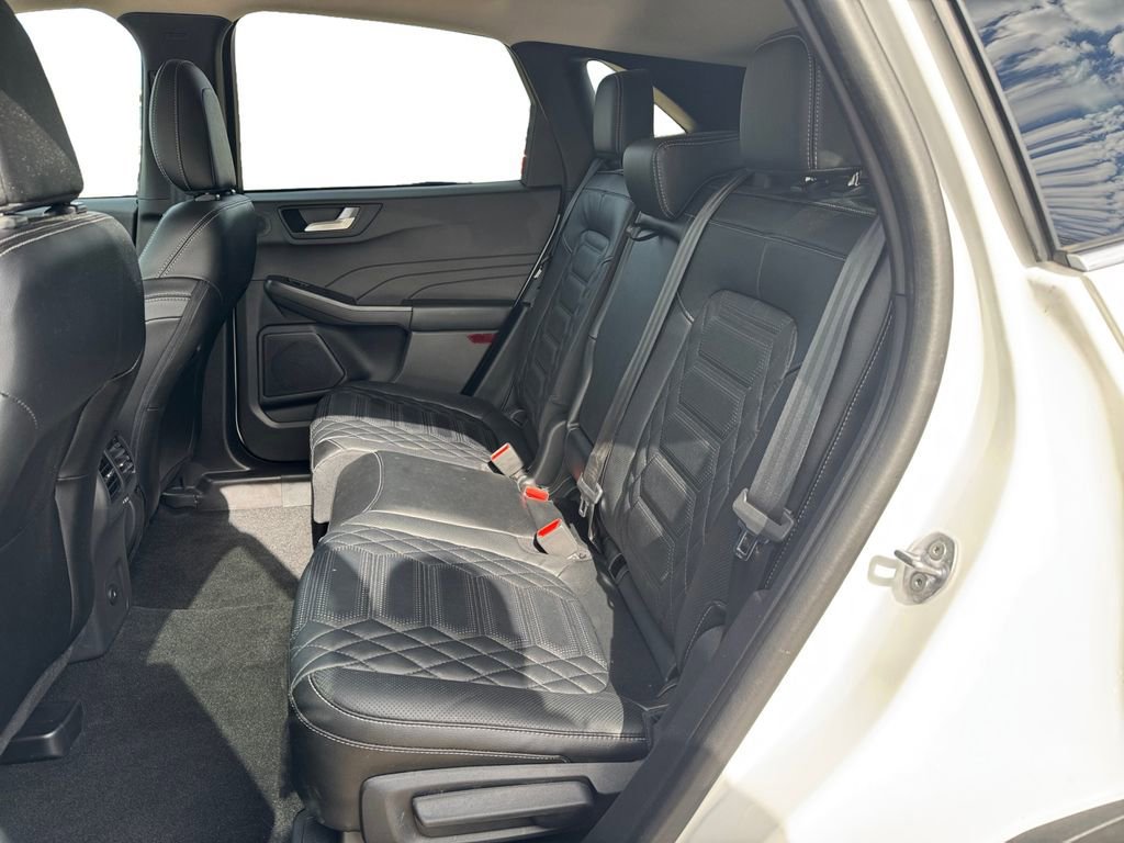 Certified 2024 Ford Escape Platinum w/ Premium Technology Package image 19