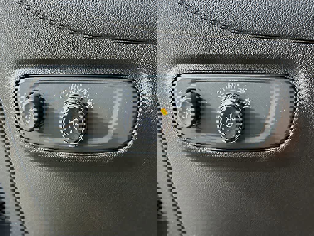 Used 2023 Chevrolet Equinox LT image 27