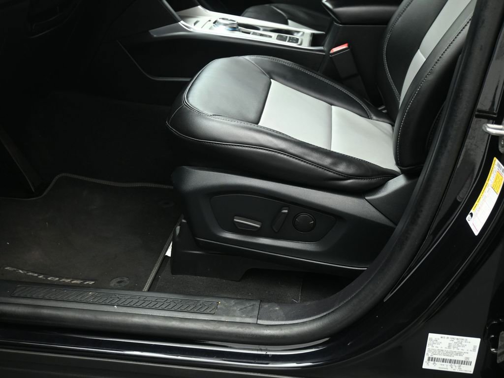 Certified 2022 Ford Explorer XLT w/ Equipment Group 202A image 11