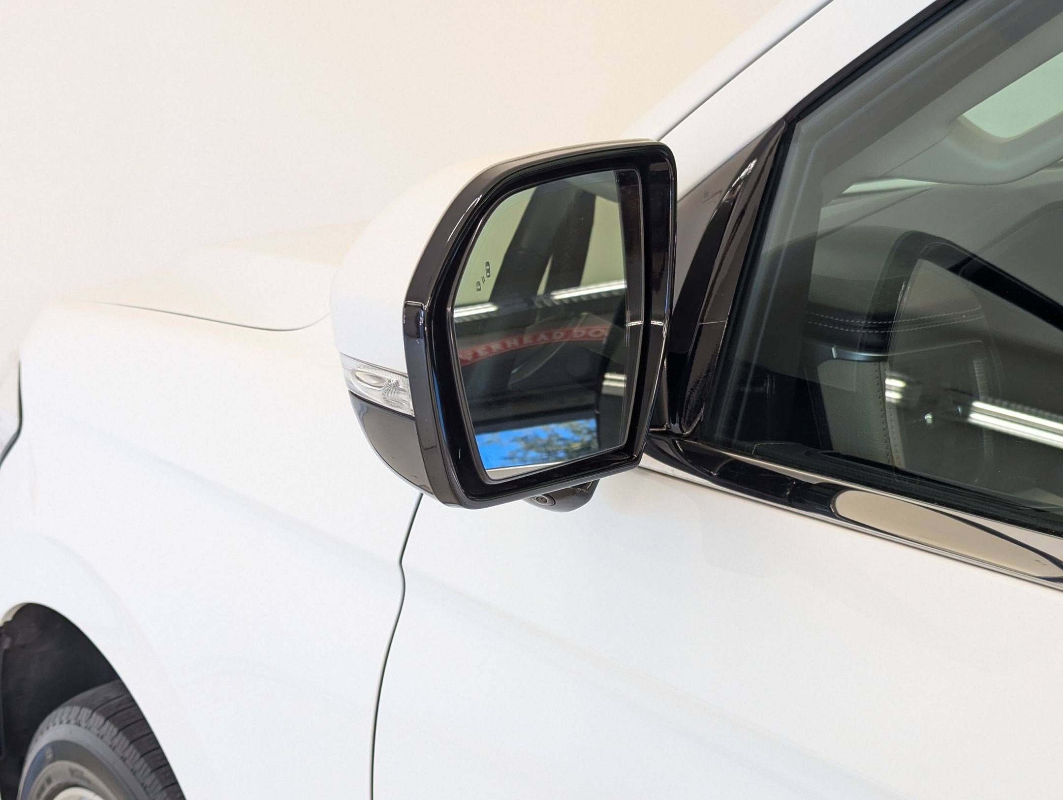 Certified 2023 Ford Expedition Limited image 28