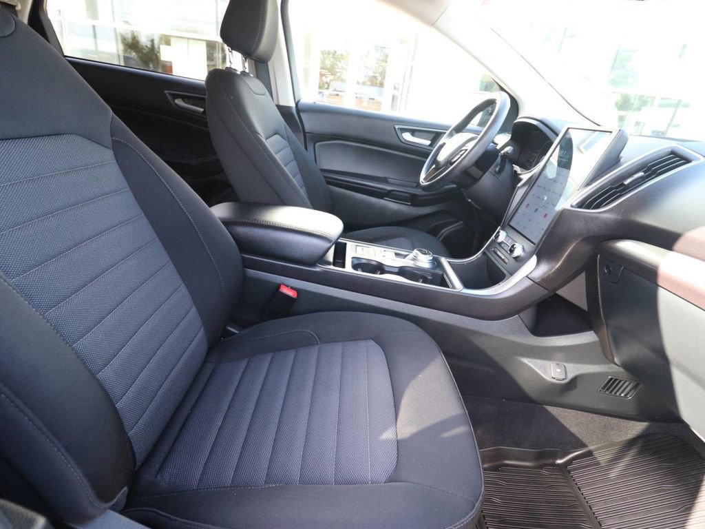 Certified 2024 Ford Edge SE w/ Black Appearance Package image 22