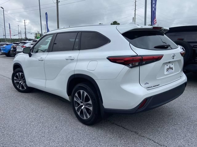 Used 2023 Toyota Highlander XLE AWD/4WD image 5