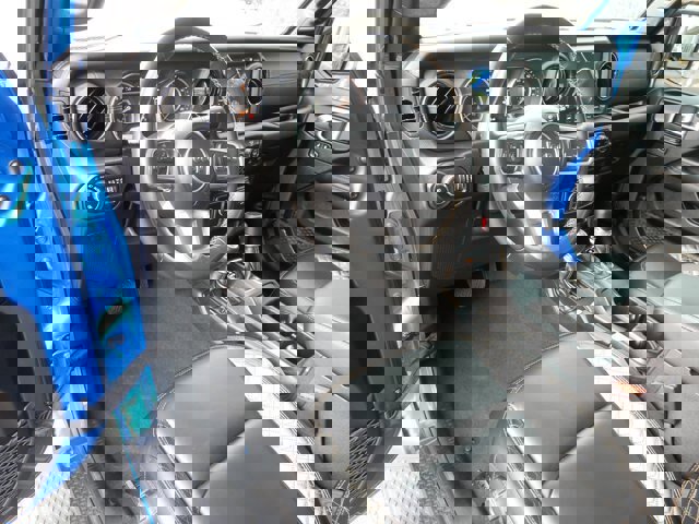 Used 2022 Jeep Gladiator Overland image 12