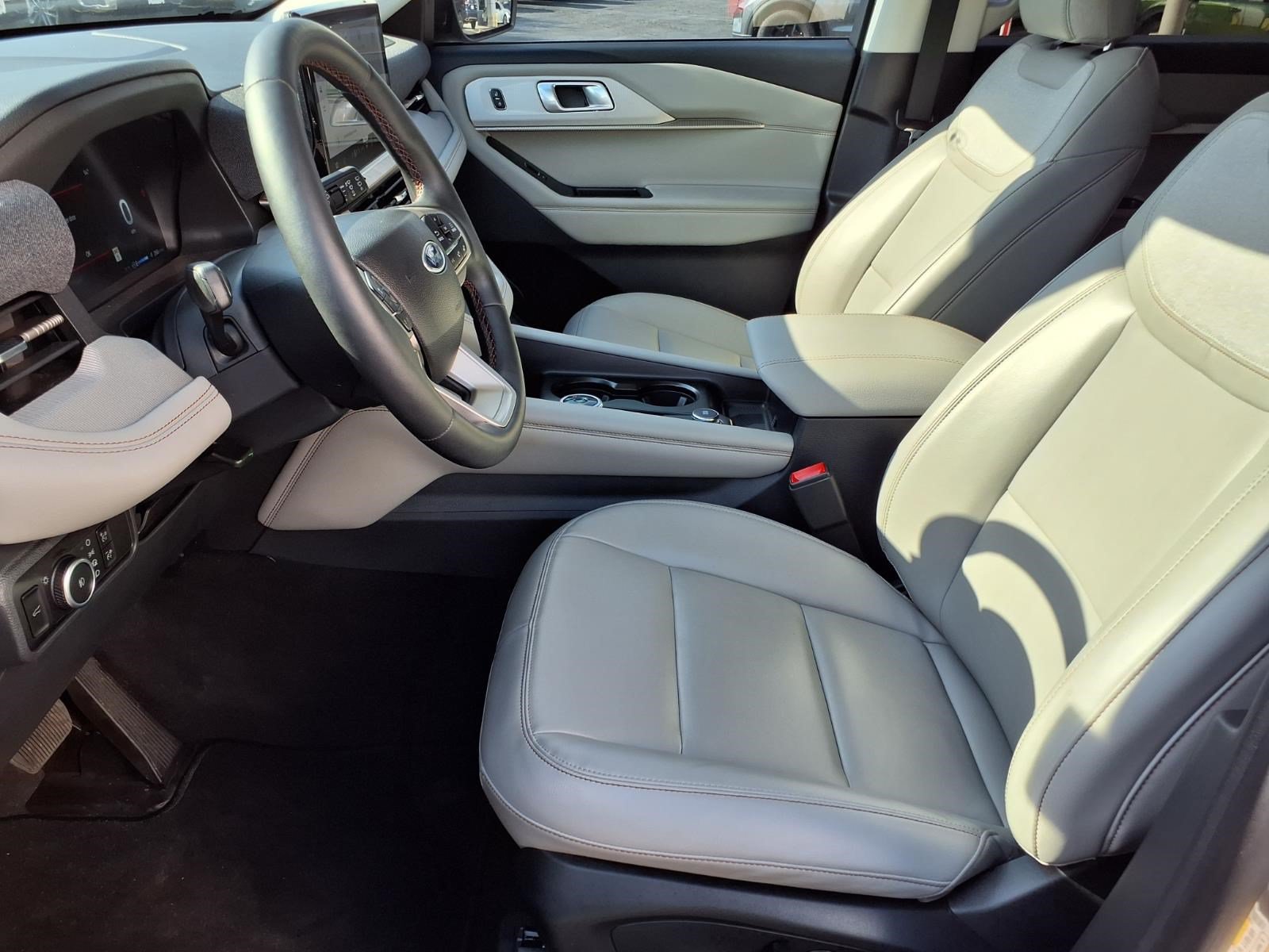 Certified 2026 Ford Explorer Active w/ Active Comfort Package RWD image 14