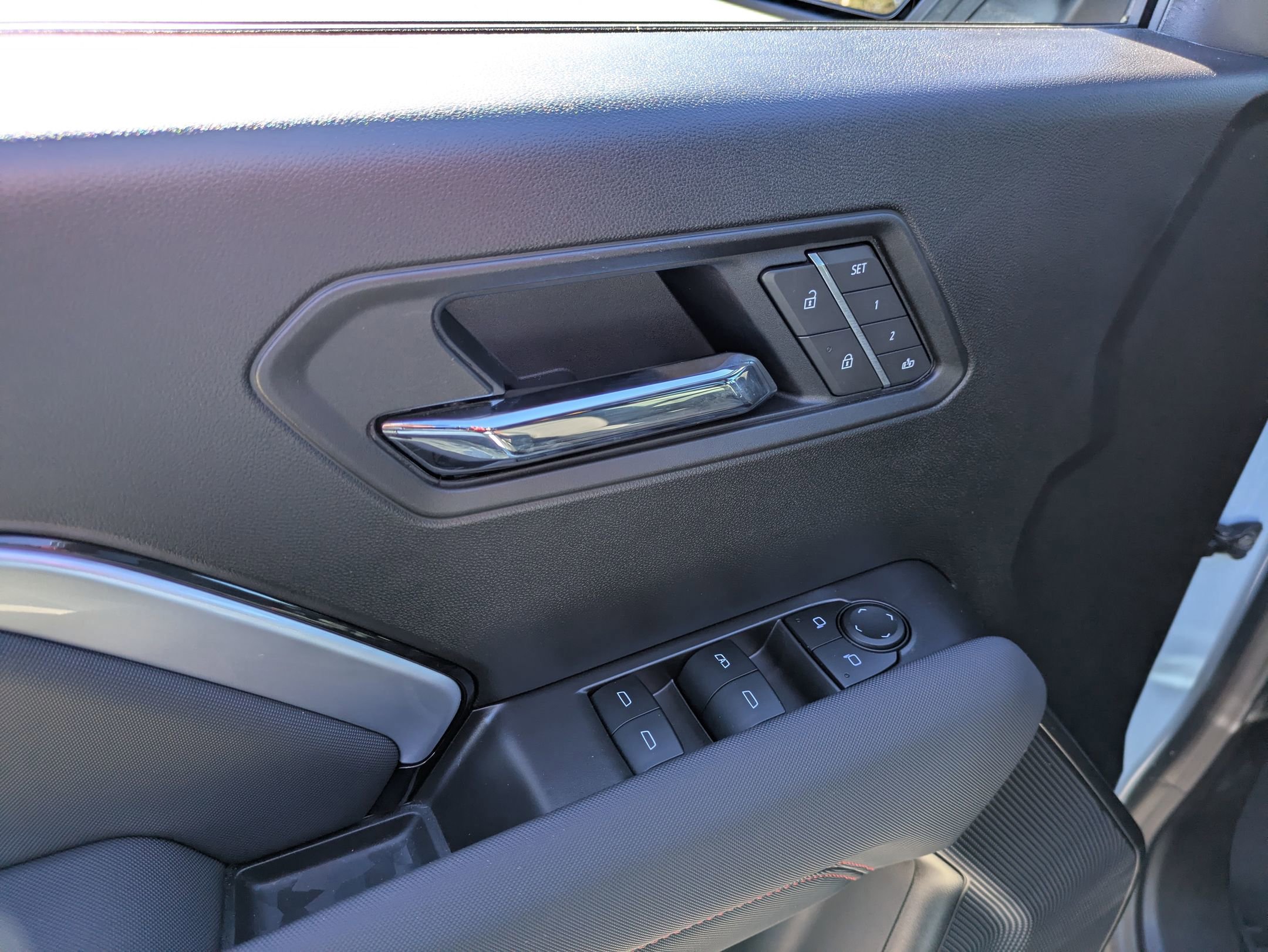 Used 2025 Chevrolet Colorado Z71 w/ Technology Package image 16