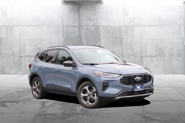 Certified 2025 Ford Escape ST-Line AWD/4WD image 2