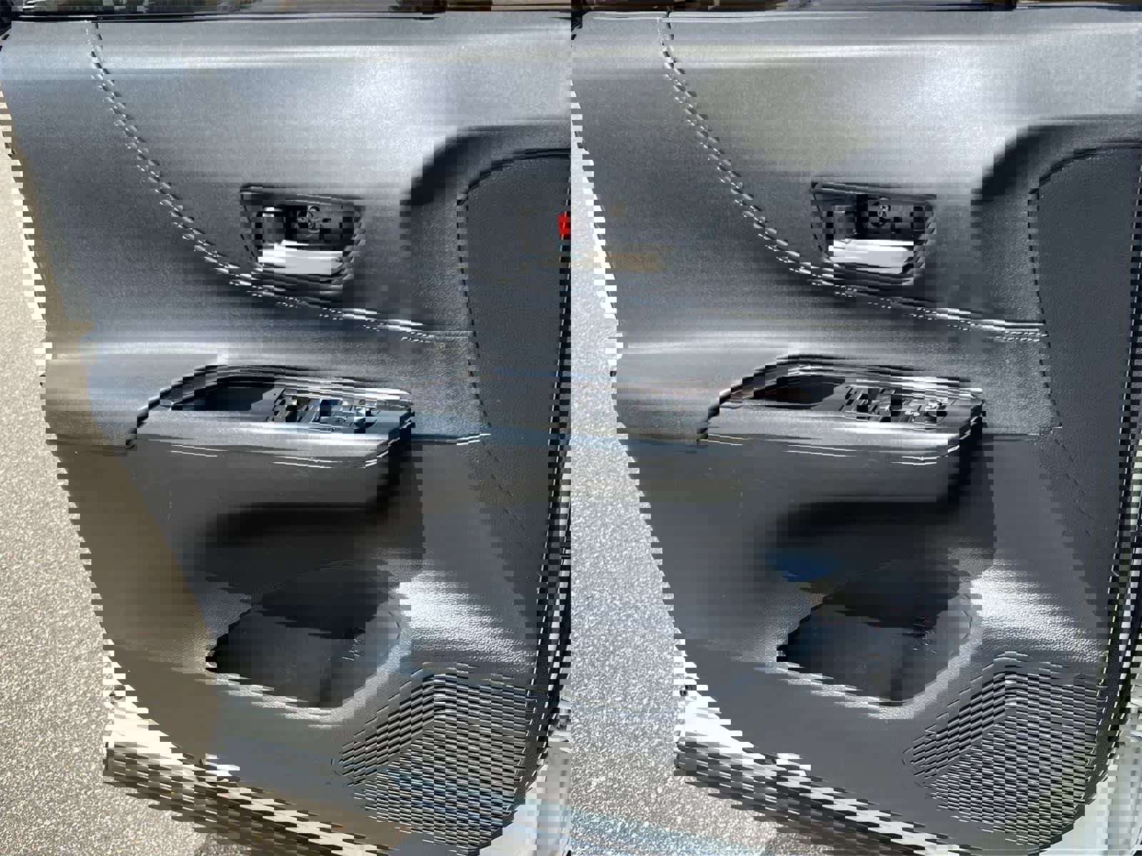 Used 2021 Toyota Venza LE image 30