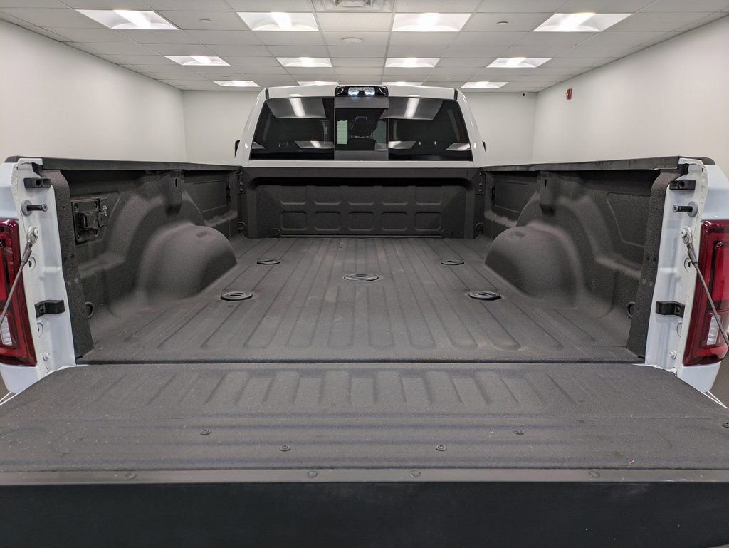 Used 2025 RAM 3500 Limited AWD/4WD image 28