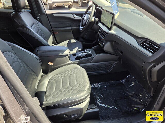 Certified 2023 Ford Escape Platinum w/ Premium Technology Package AWD/4WD image 16