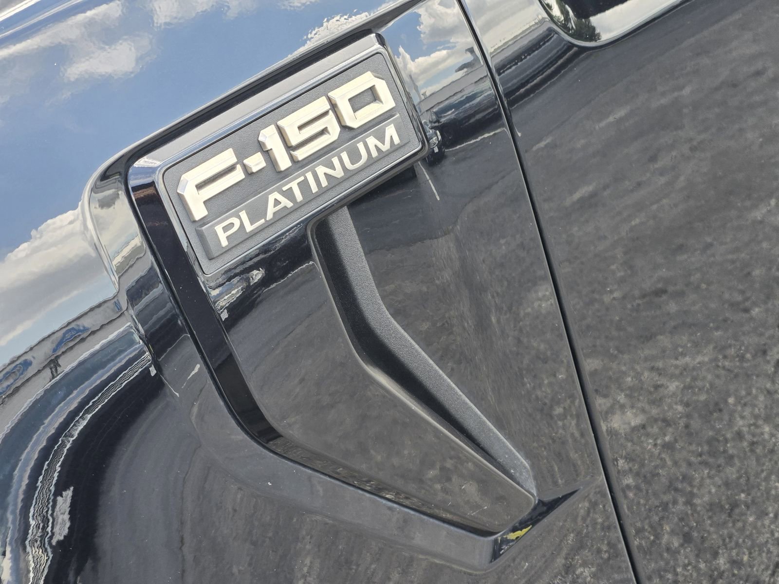 Certified 2025 Ford F150 Platinum w/ FX4 Off-Road Package AWD/4WD image 12