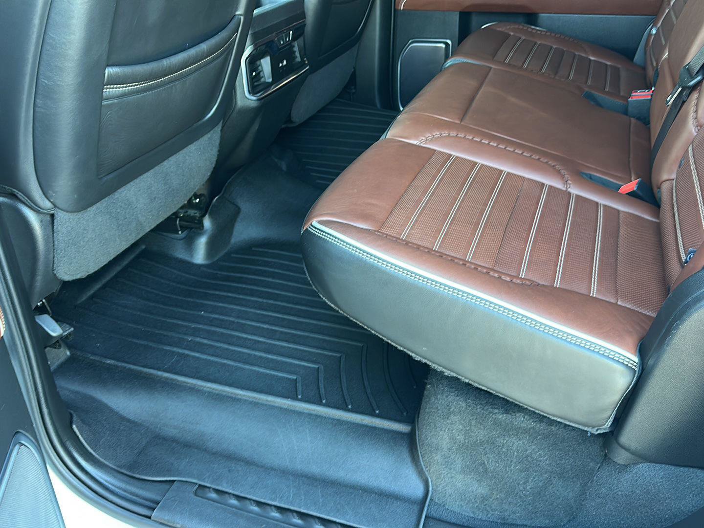 Used 2024 GMC Sierra 3500 Denali Ultimate AWD/4WD image 22