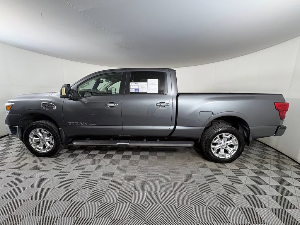 Used 2017 Nissan Titan SV image 4