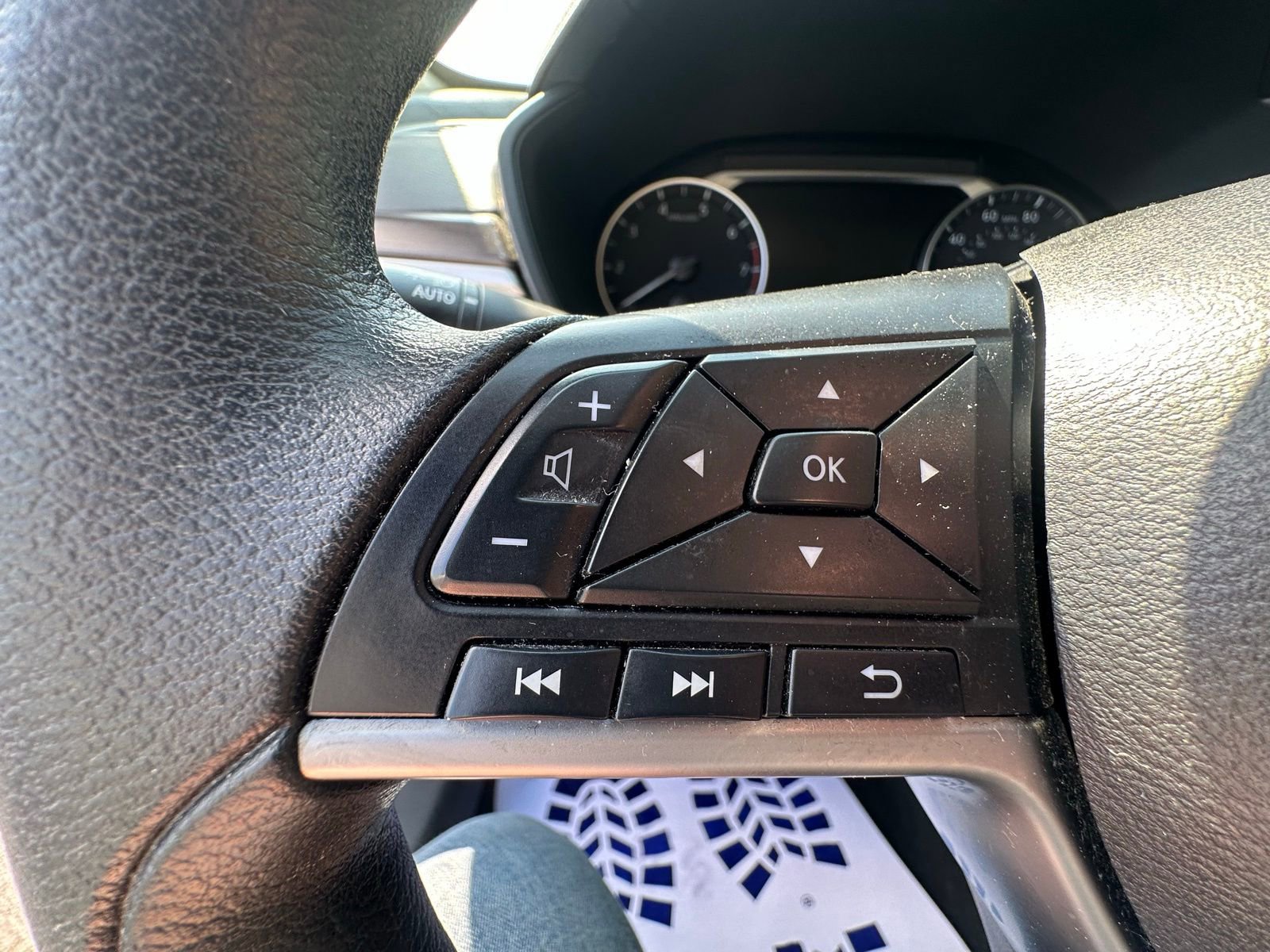 Used 2024 Nissan Altima 2.5 SV FWD image 18