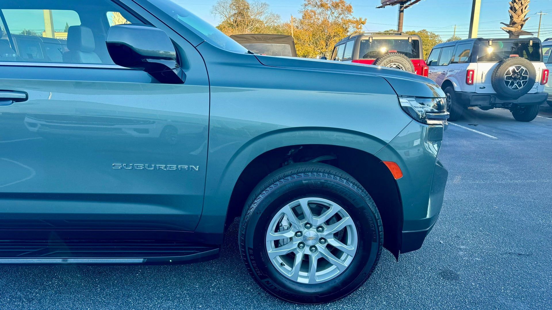 Used 2024 Chevrolet Suburban LT image 3