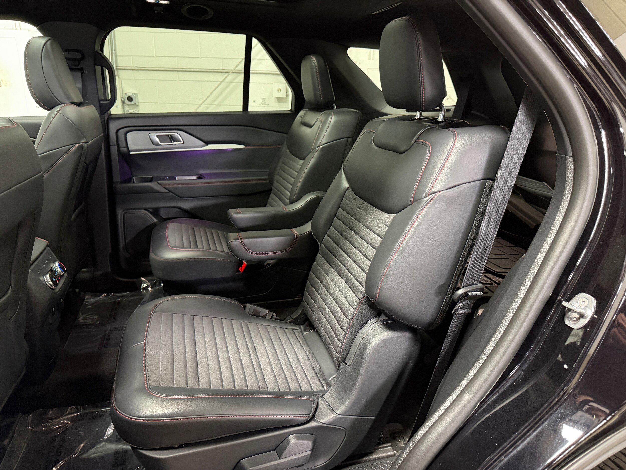 Certified 2025 Ford Explorer ST-Line w/ Premium Package AWD/4WD image 10