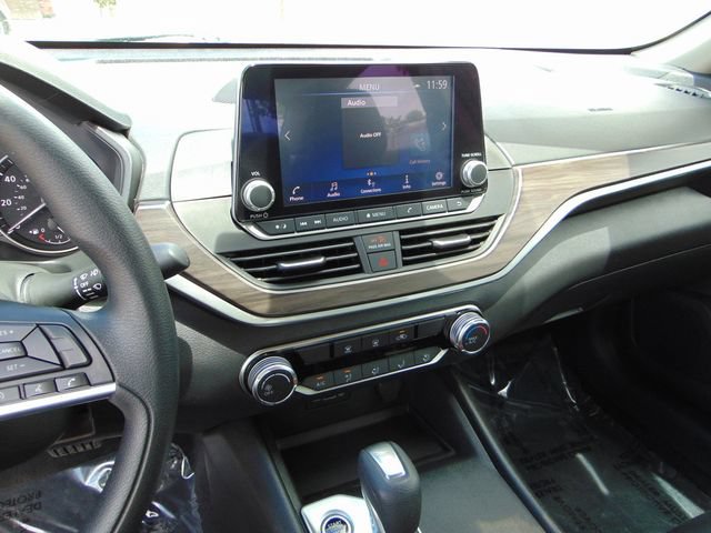 Used 2025 Nissan Altima 2.5 SV FWD image 12