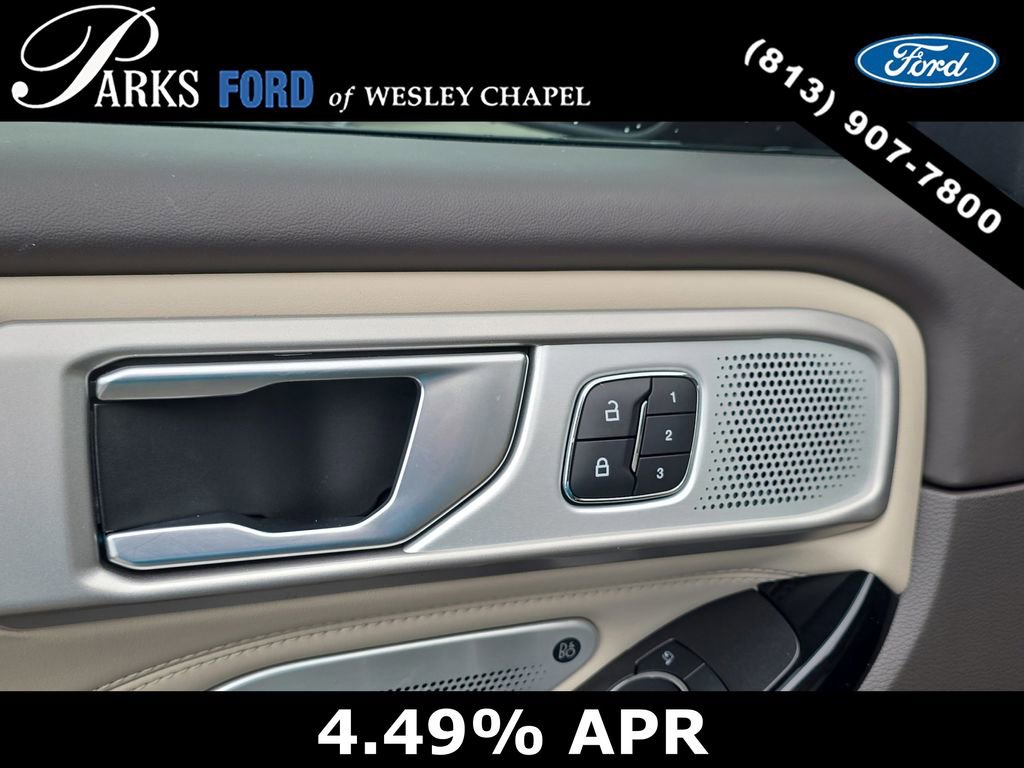 Certified 2024 Ford Explorer Platinum w/ Technology Package AWD/4WD image 19