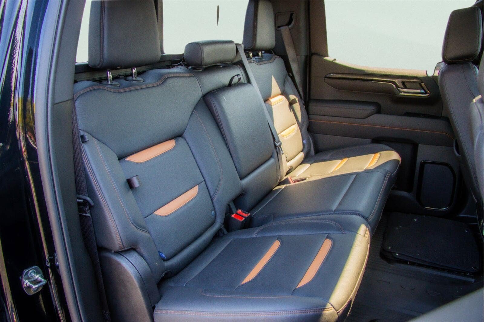 Used 2025 GMC Sierra 1500 AT4 w/ AT4 Premium Package AWD/4WD image 8