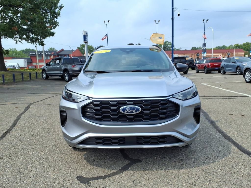 Certified 2023 Ford Escape ST-Line w/ Tech Pack #1 AWD/4WD image 3